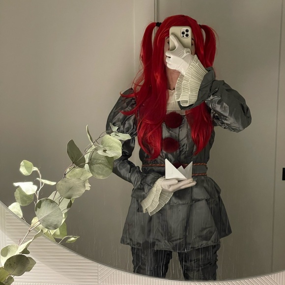 Pennywise Halloween Costume IT - Picture 4 of 4